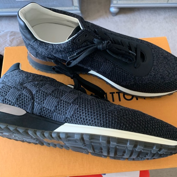 LV authentic sneaker - Picture 5 of 5